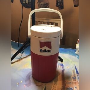 Vintage Marlboro Coleman water jug 1990’s 64 ounce flip top